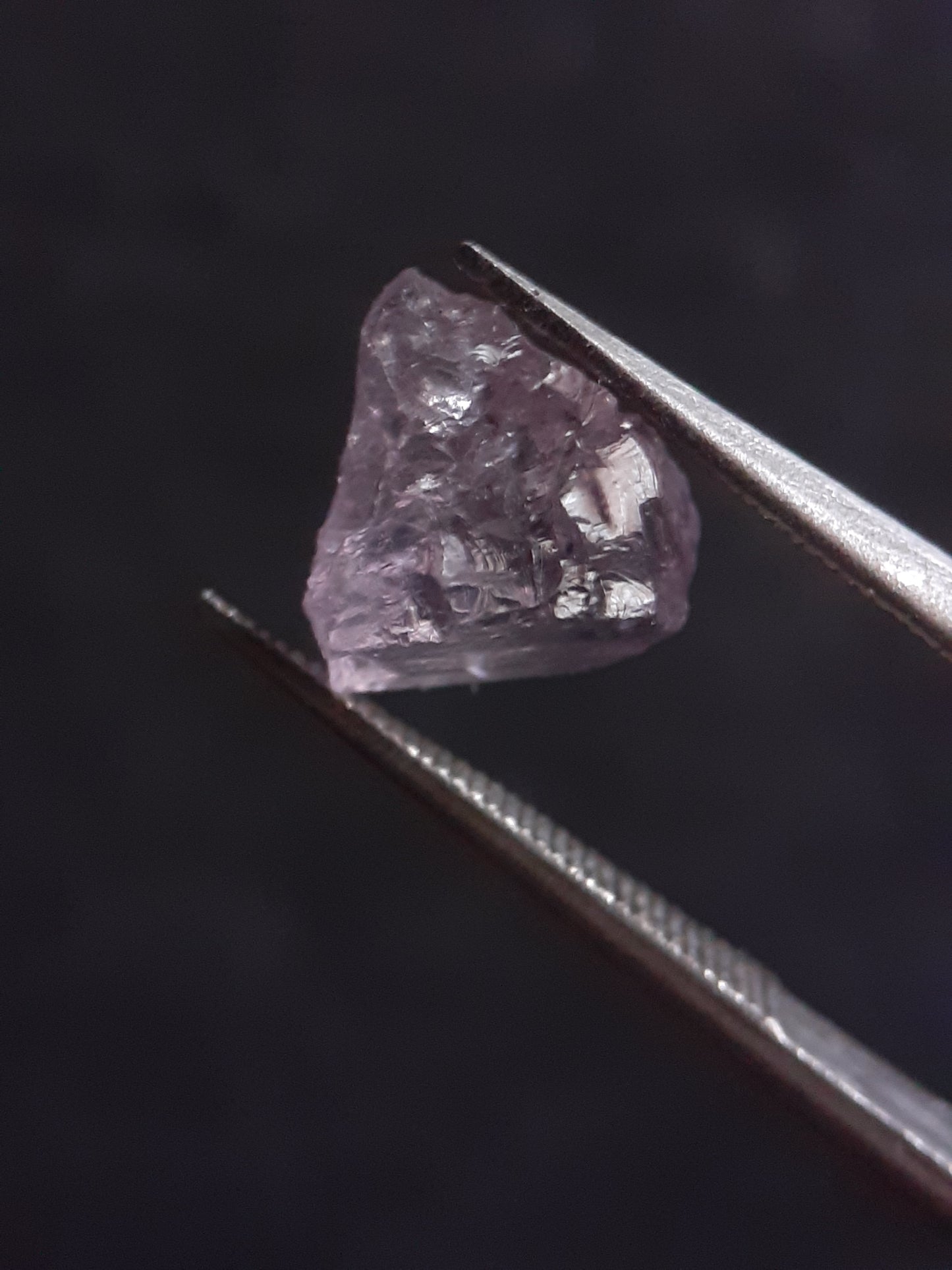 Natural light violet Scapolite - 1.734 ct - rough gemstone