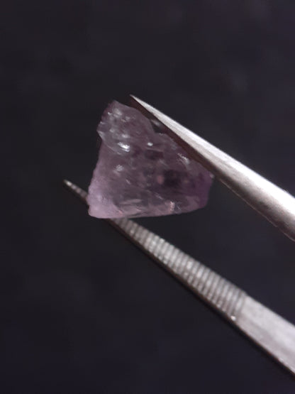 Natural light violet Scapolite - 1.734 ct - rough gemstone