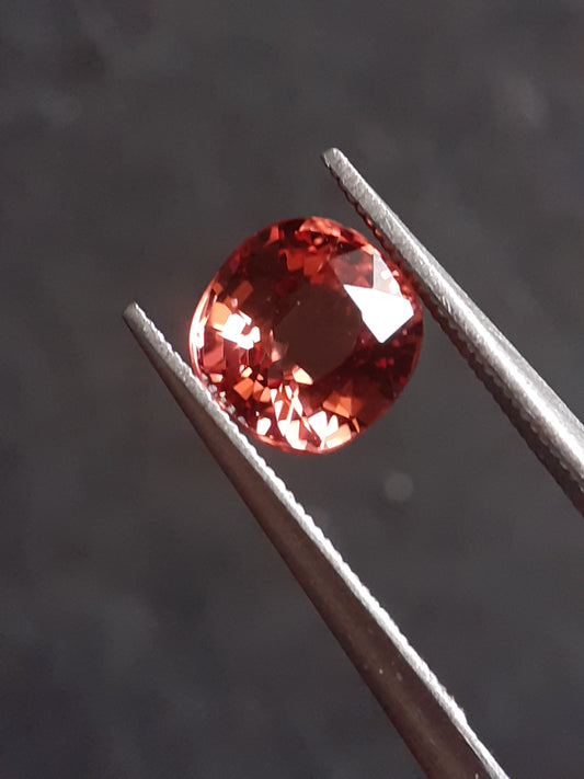 Natural Malaya Garnet - 1.23 ct - Cushion - Kenya - magnificent color - VS