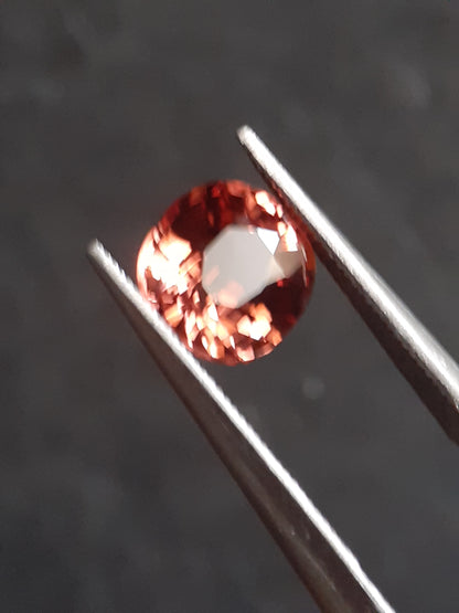 Natural Malaya Garnet - 1.23 ct - Cushion - Kenya - magnificent color - VS