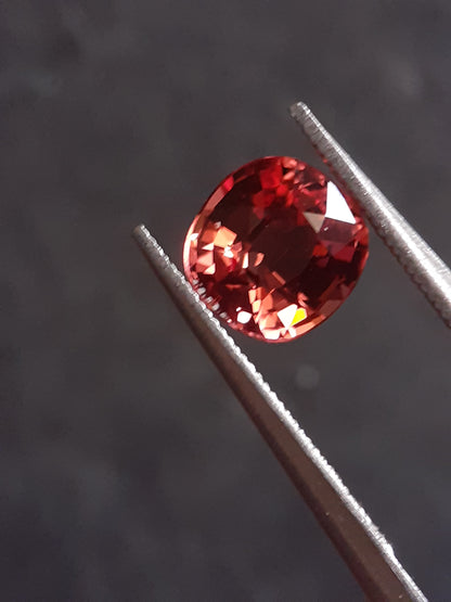 Natural Malaya Garnet - 1.23 ct - Cushion - Kenya - magnificent color - VS