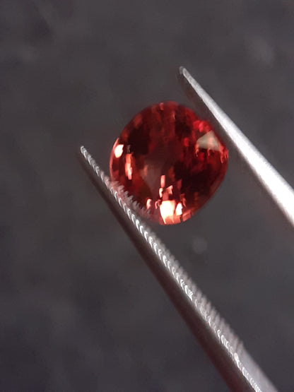 Natural Malaya Garnet - 1.23 ct - Cushion - Kenya - magnificent color - VS