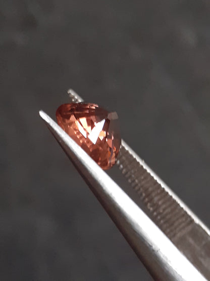 Natural Malaya Garnet - 1.23 ct - Cushion - Kenya - magnificent color - VS