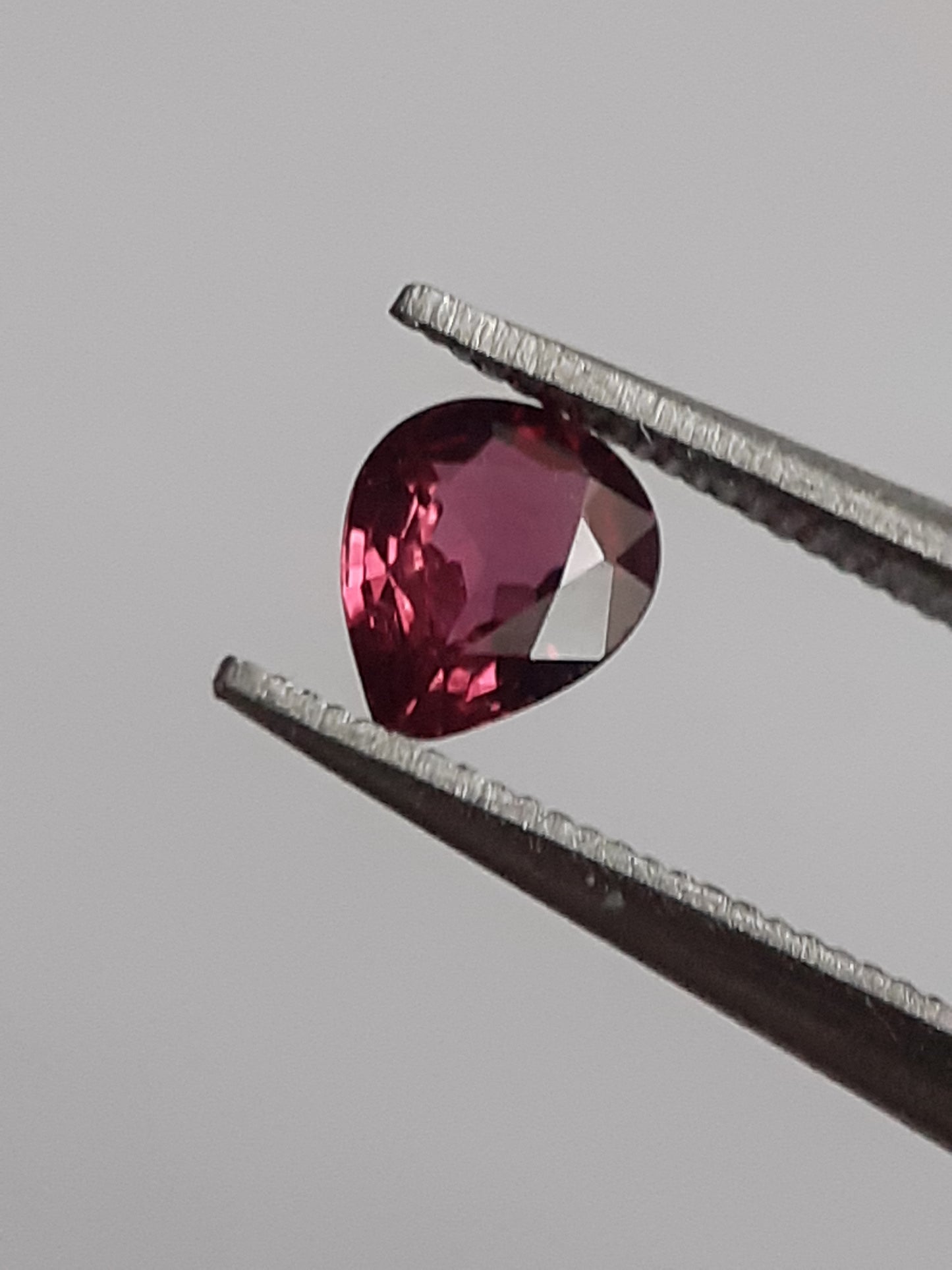 Natural red Ruby - 0.29 ct - Pear - unheated - East Africa - puplish red ruby - excellent luster