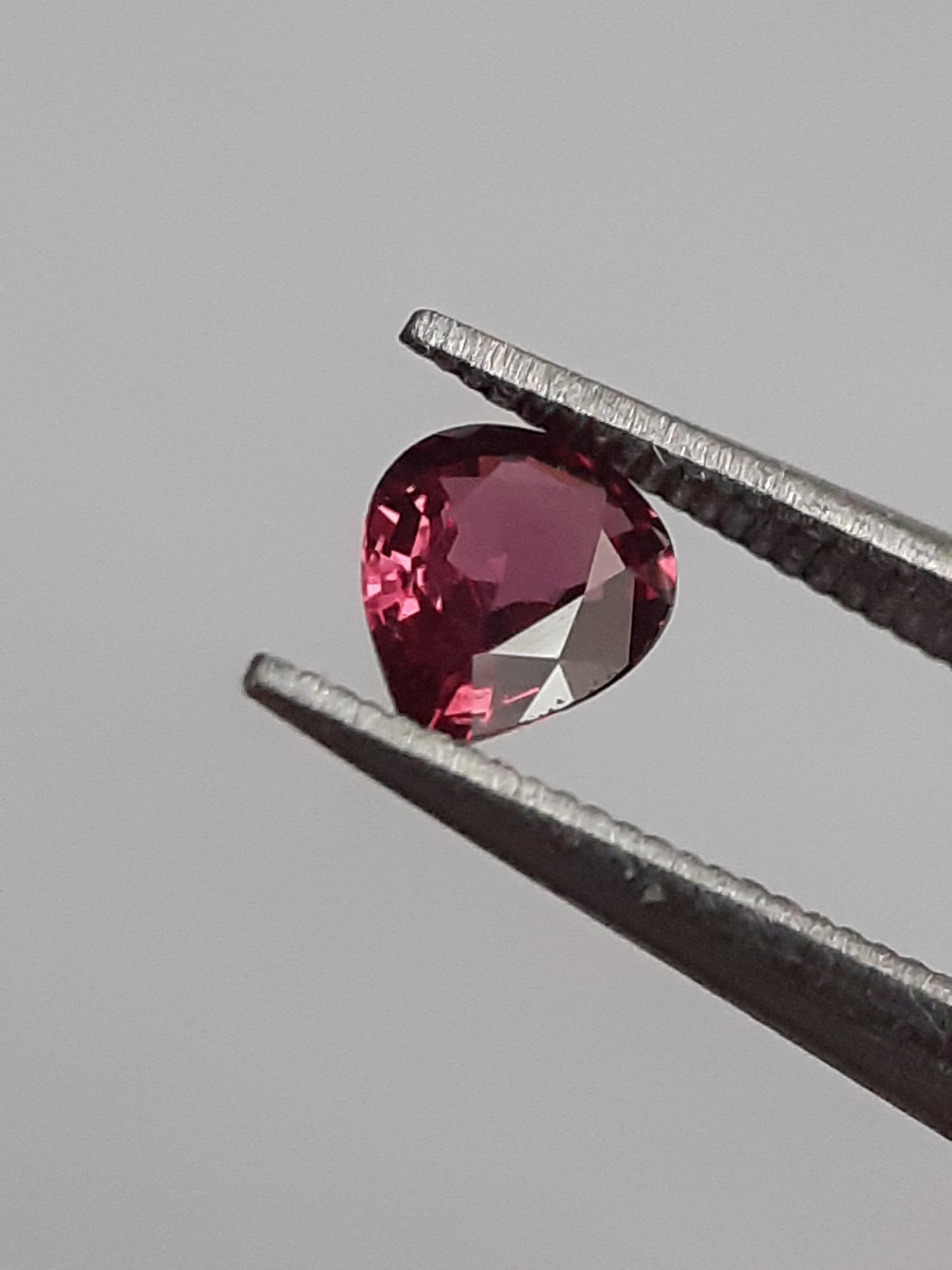 Natural red Ruby - 0.29 ct - Pear - unheated - East Africa - puplish red ruby - excellent luster