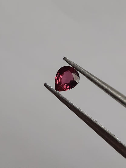 Natural red Ruby - 0.29 ct - Pear - unheated - East Africa - puplish red ruby - excellent luster