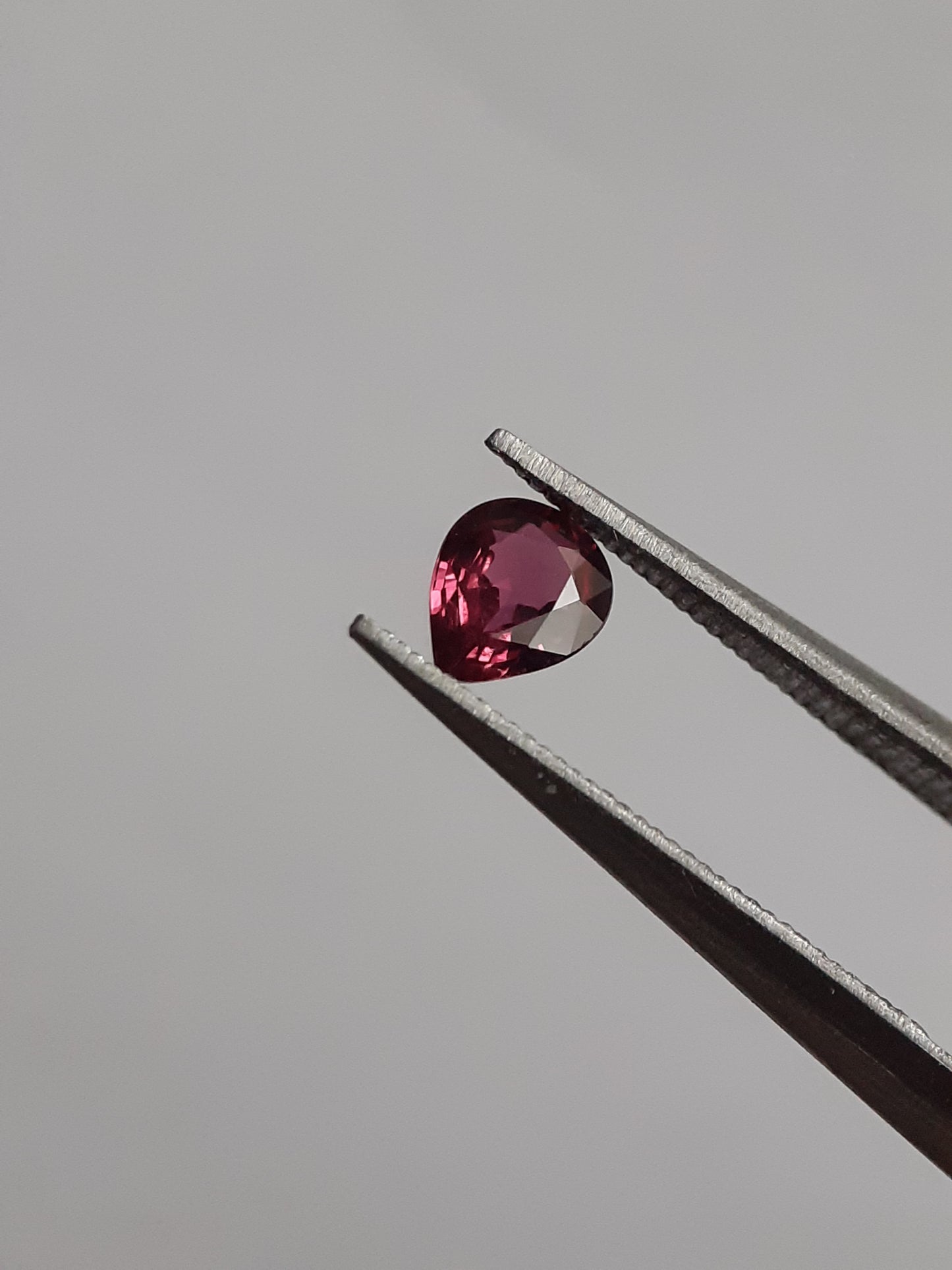 Natural red Ruby - 0.29 ct - Pear - unheated - East Africa - puplish red ruby - excellent luster