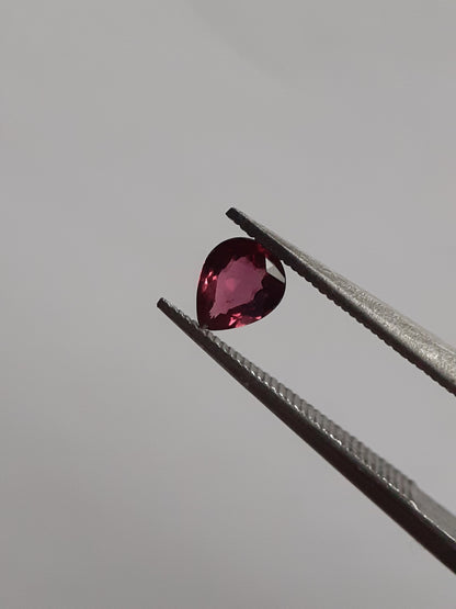 Natural red Ruby - 0.29 ct - Pear - unheated - East Africa - puplish red ruby - excellent luster