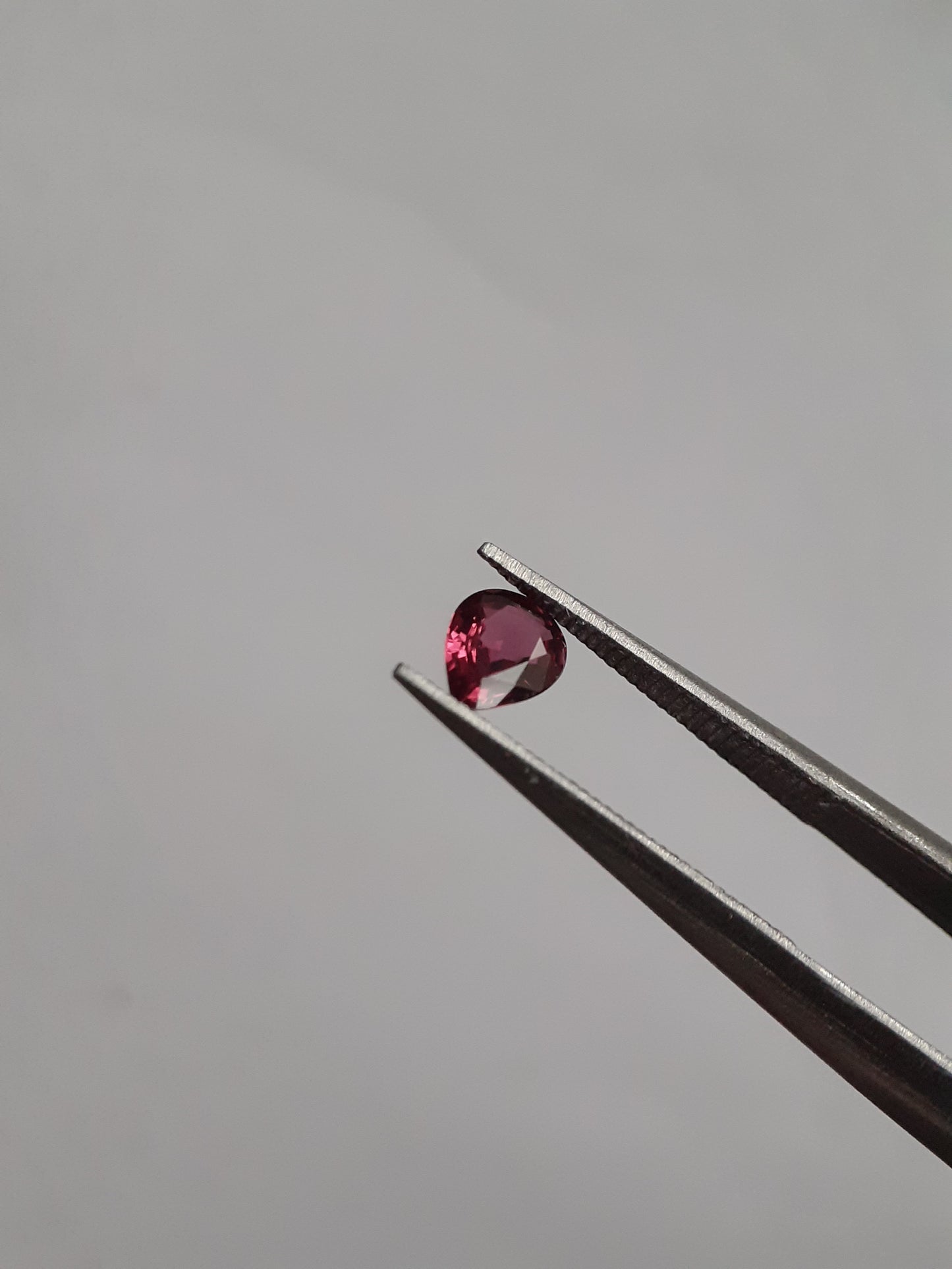 Natural red Ruby - 0.29 ct - Pear - unheated - East Africa - puplish red ruby - excellent luster