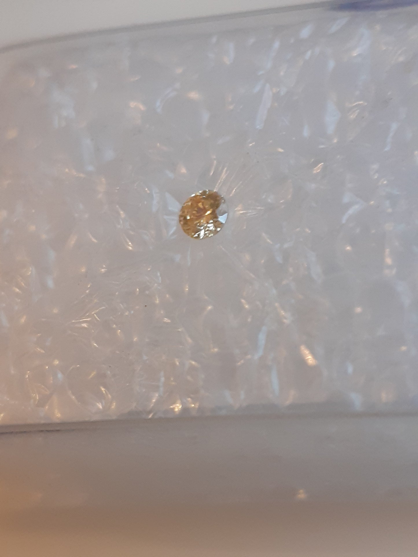 Natural Yellow Diamond - Round , 0.03 ct - Sealed - Light brownish Yellow, very good polish