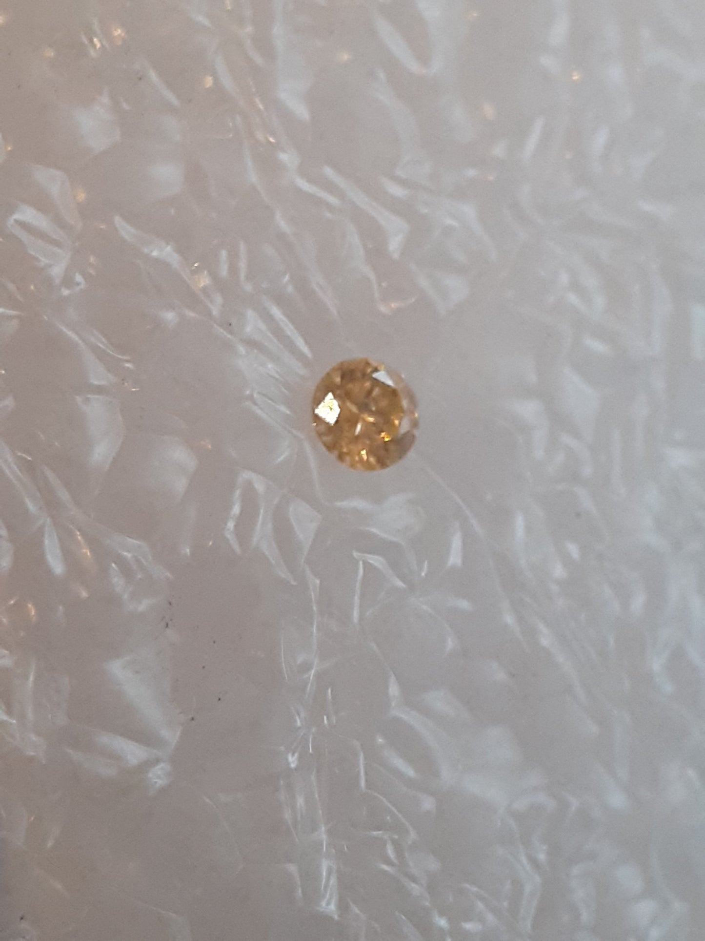 Natural Yellow Diamond - Round , 0.03 ct - Sealed - Light brownish Yellow, very good polish