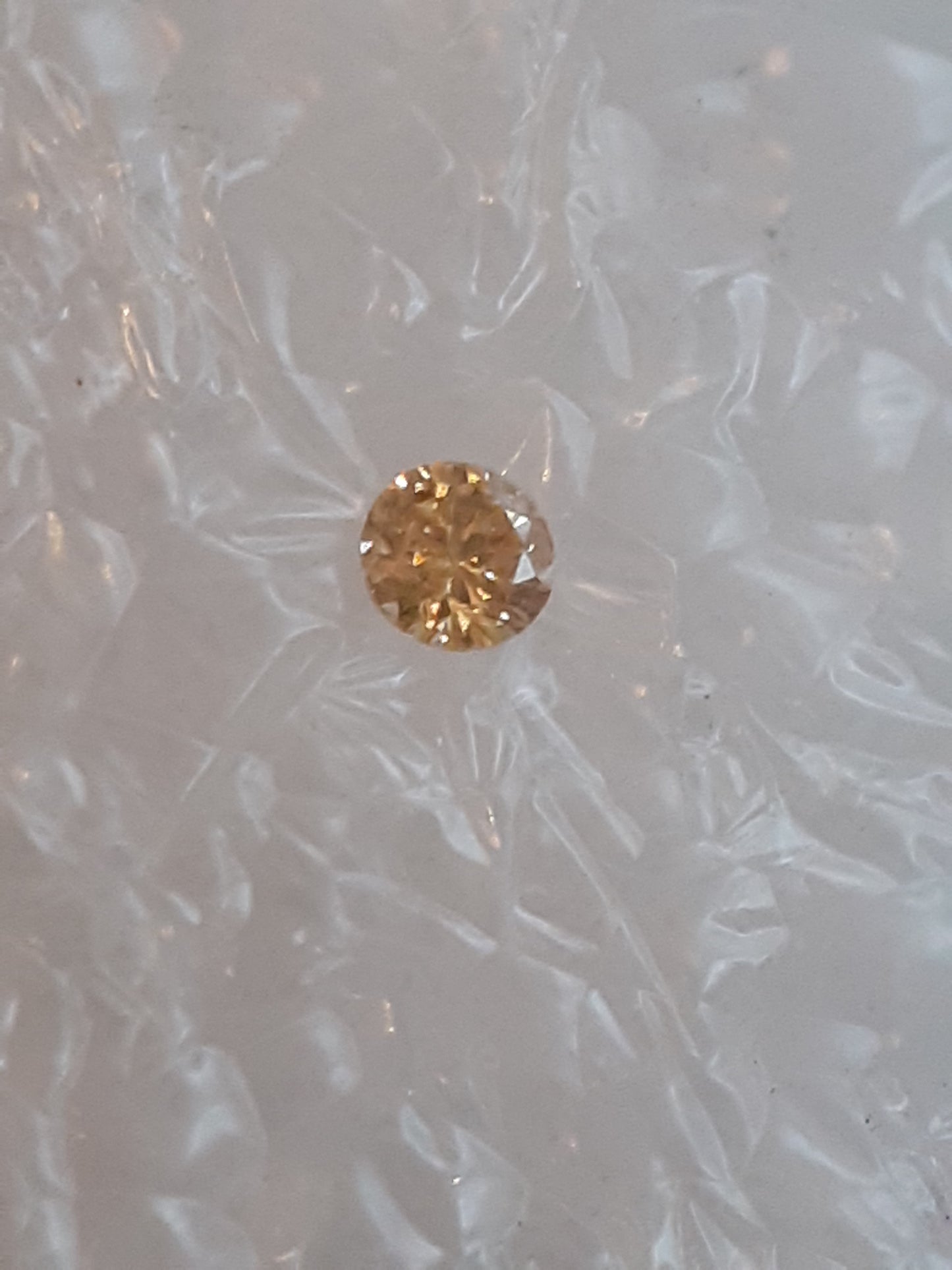 Natural Yellow Diamond - Round , 0.03 ct - Sealed - Light brownish Yellow, very good polish