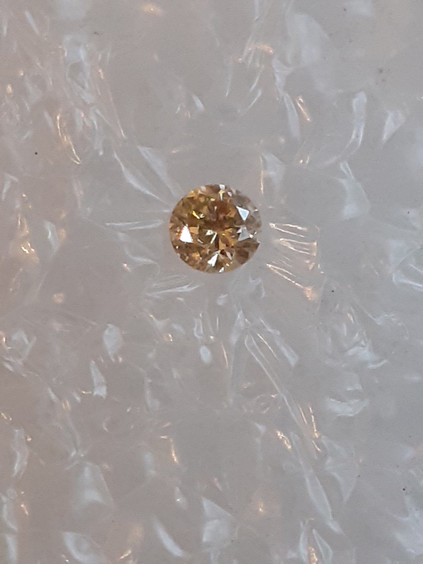 Natural Yellow Diamond - Round , 0.03 ct - Sealed - Light brownish Yellow, very good polish