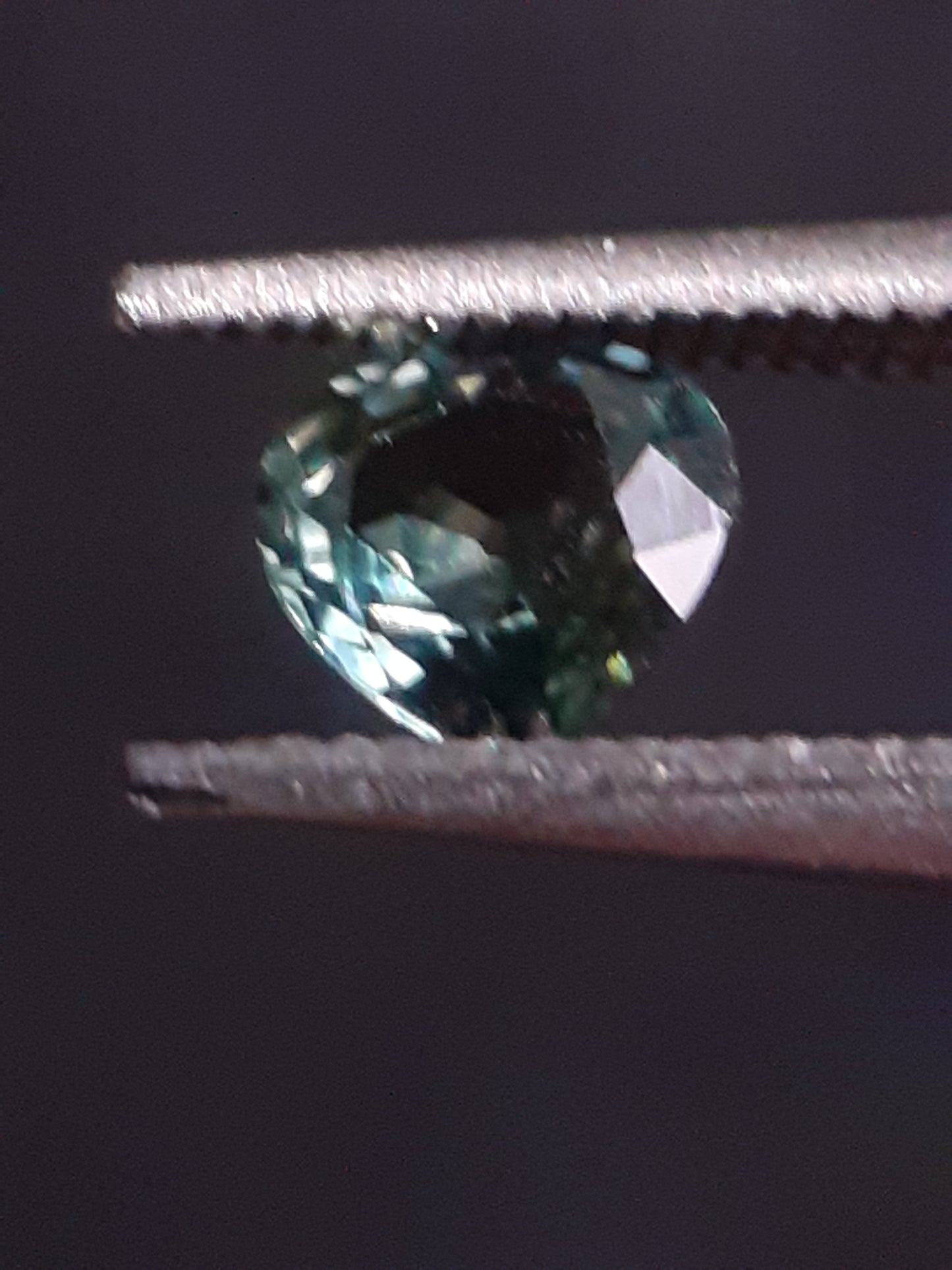 Natural bluish yellowish green sapphire - 0.28 ct - Heart - unheated - bicolor