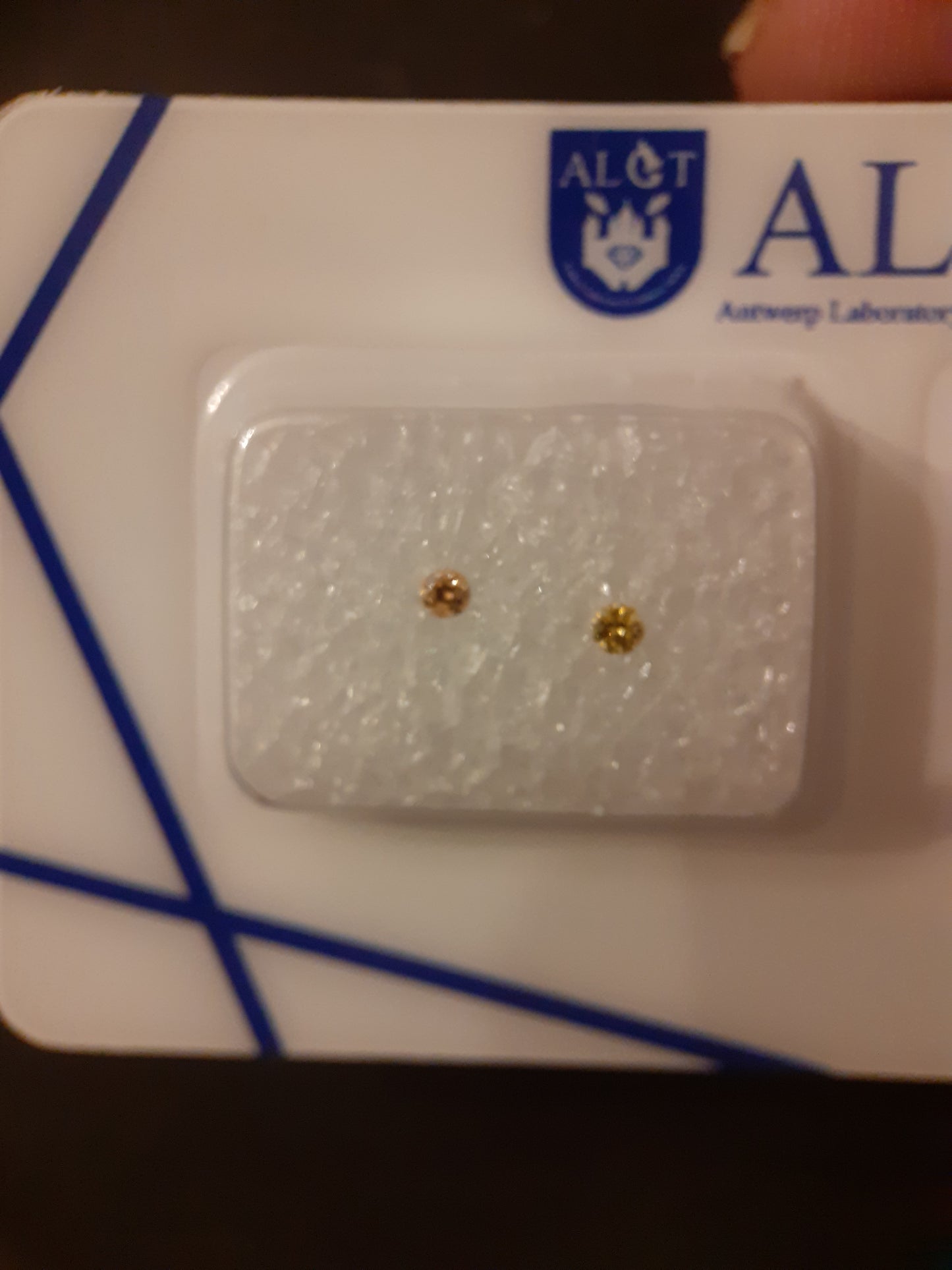 Pair of natural Diamonds - Round 0.06 tcw ALGT certified and sealed