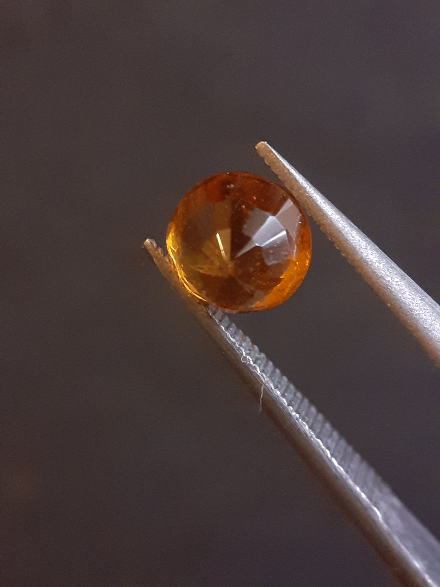 Natural Hessonite Garnet Gemstone - orange - round brilliant - 0.88 ct