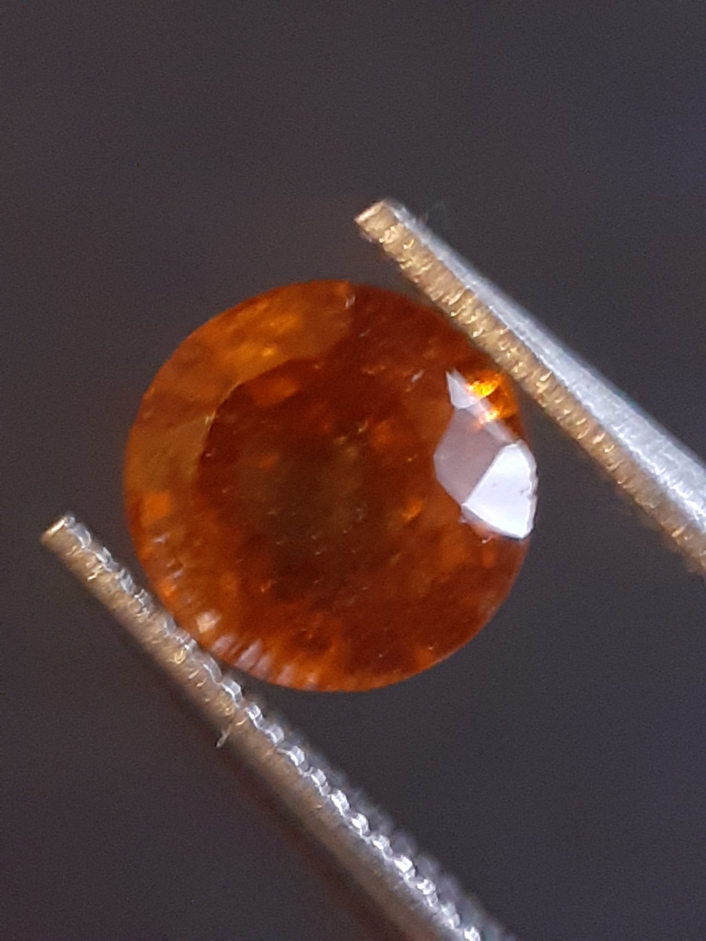 Natural Hessonite Garnet Gemstone - orange - round brilliant - 0.88 ct