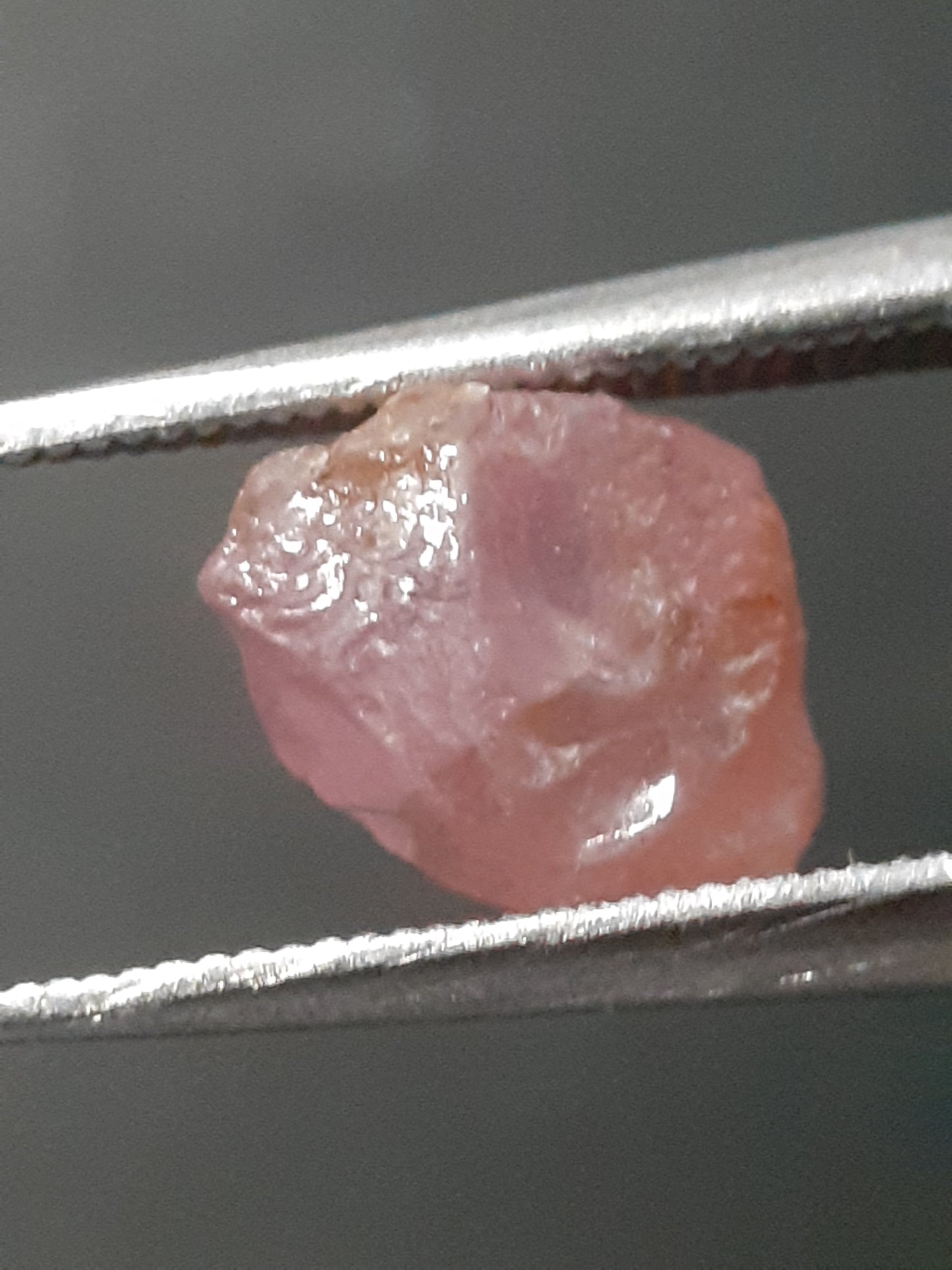 Natural purplish pink Spinel - 1.610 ct - Rough Gemstone - for faceting - unheated