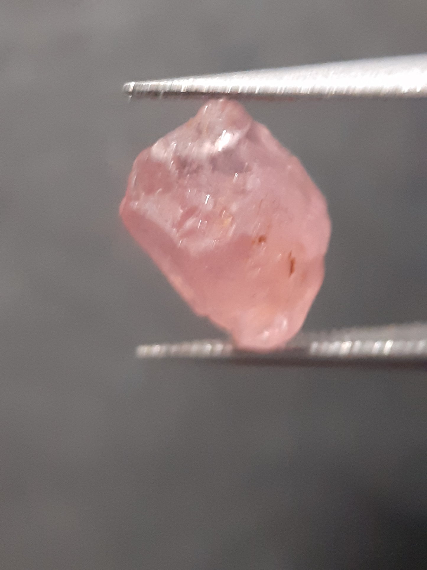 Natural purplish pink Spinel - 2.804 ct - Rough Gemstone - for faceting - unheated