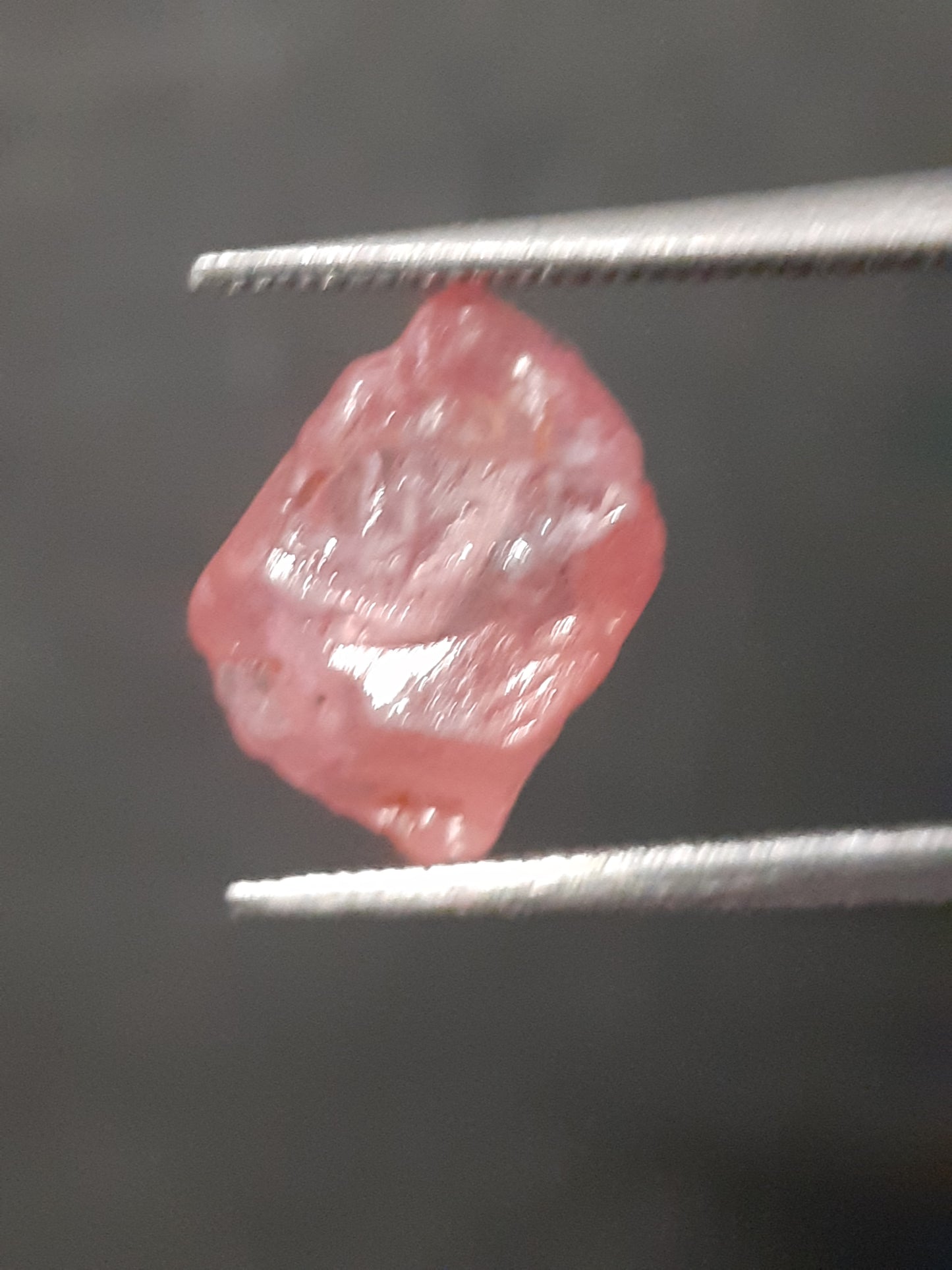 Natural purplish pink Spinel - 2.804 ct - Rough Gemstone - for faceting - unheated