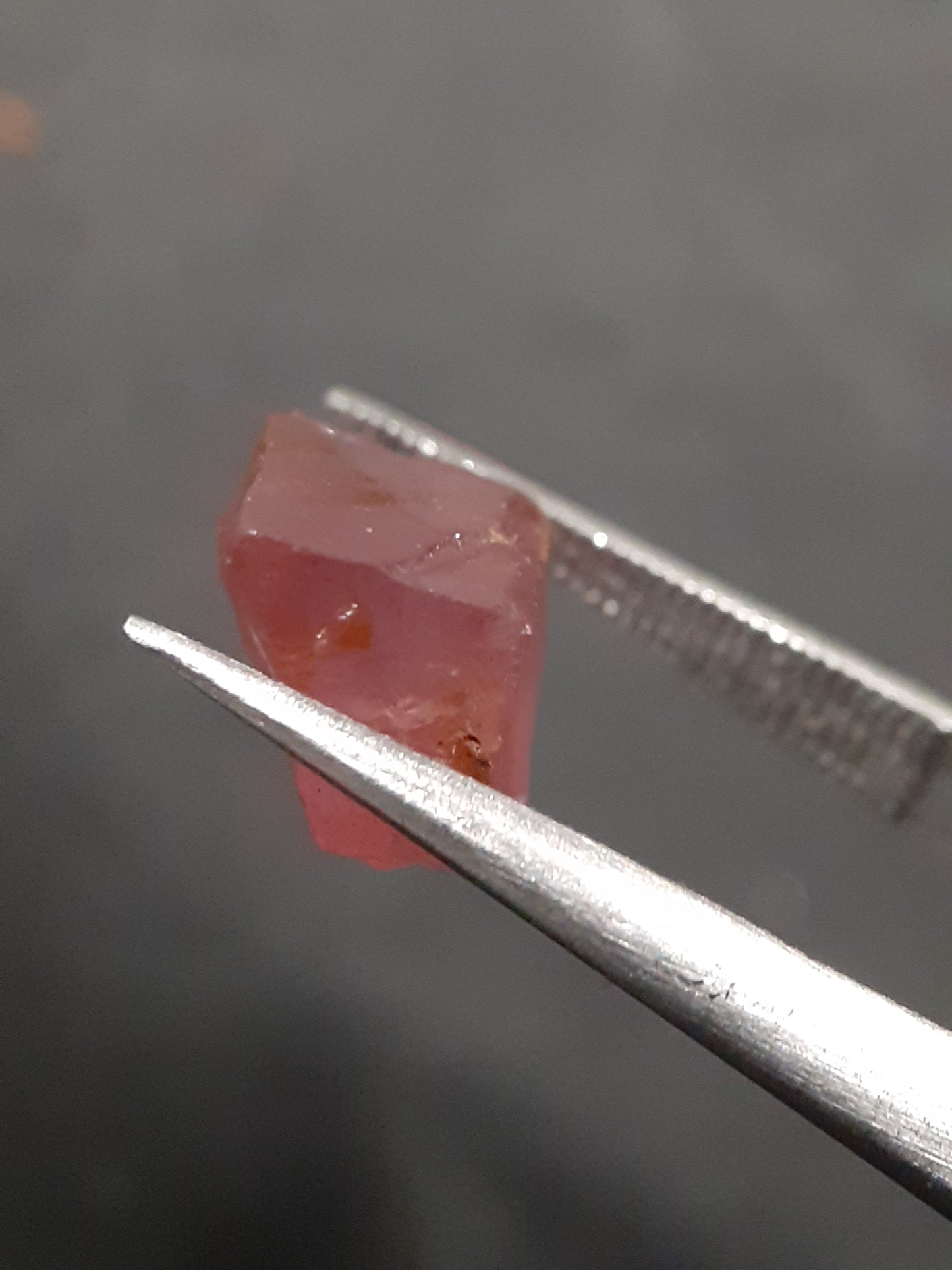 Natural purplish pink Spinel - 3.865 ct - Rough Gemstone for faceting - unheated