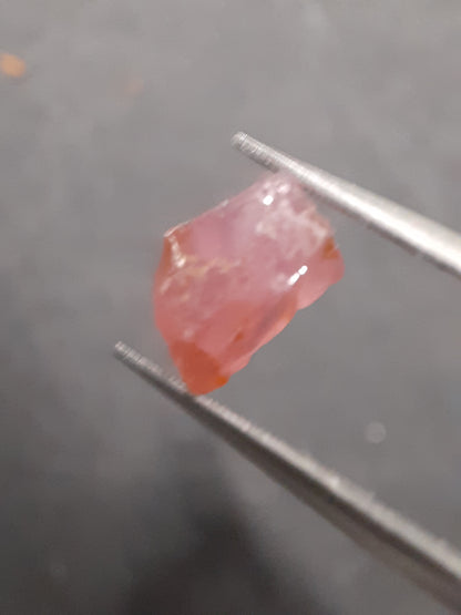 Natural purplish pink Spinel - 3.865 ct - Rough Gemstone for faceting - unheated