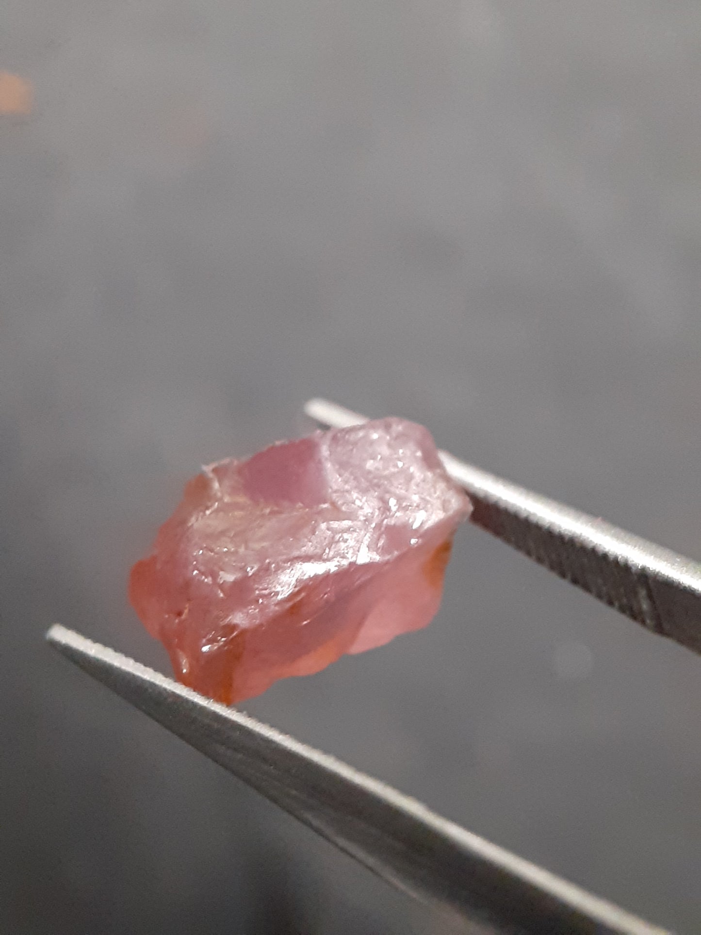 Natural purplish pink Spinel - 3.865 ct - Rough Gemstone for faceting - unheated