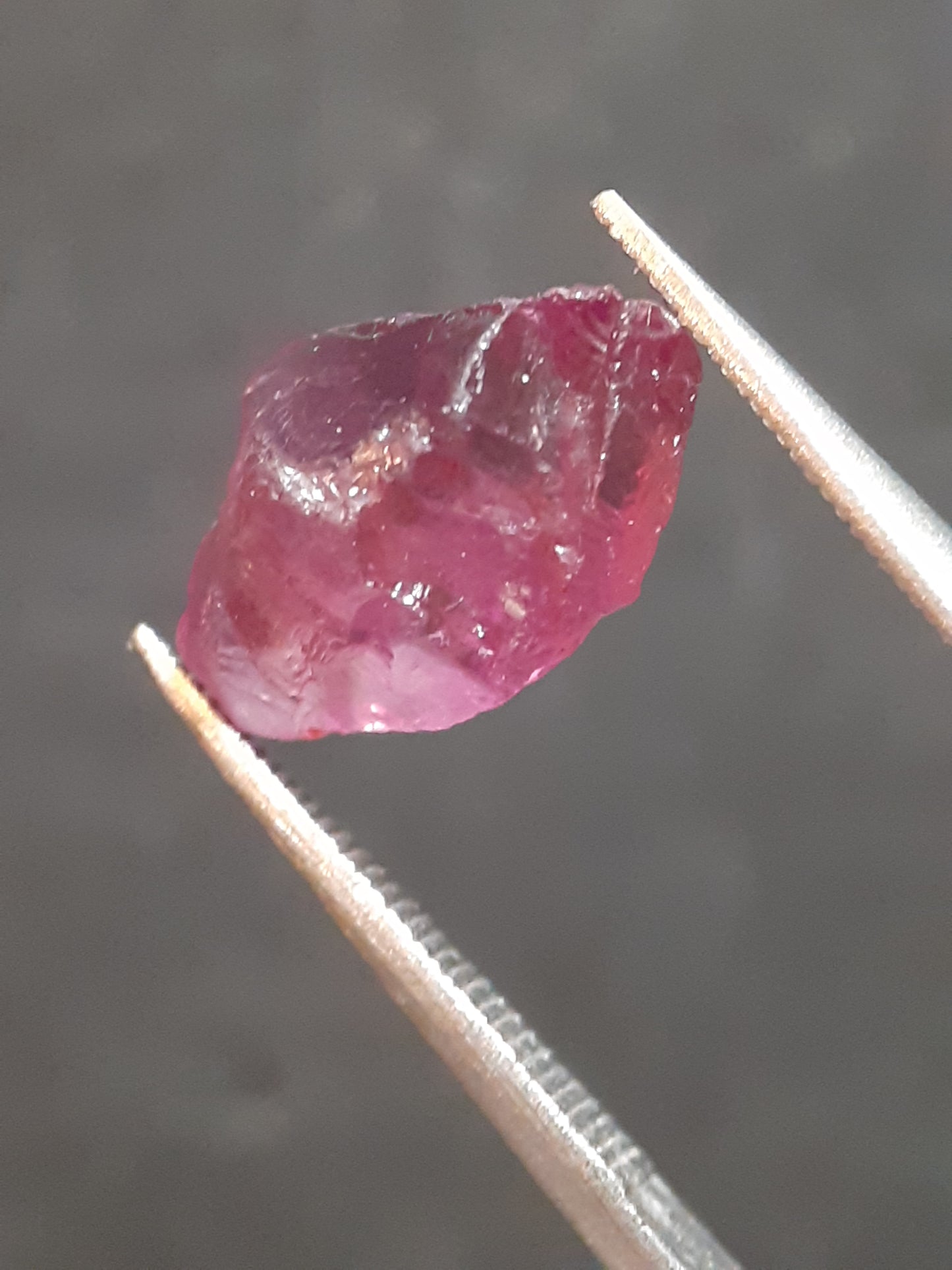 Natural Rhodolite Garnet - 3.309 ct - Rough Garnet for faceting - unheated - purplish pink