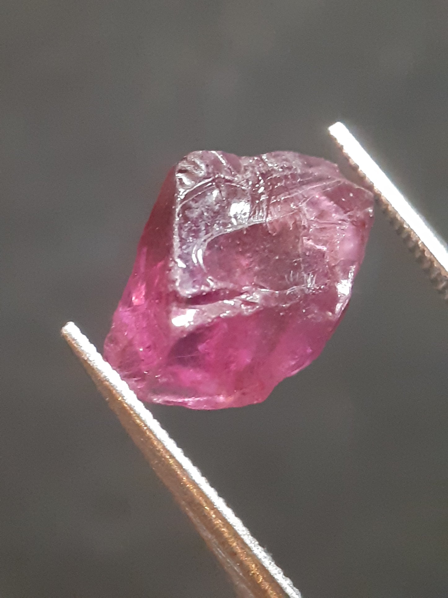 Natural Rhodolite Garnet - 3.309 ct - Rough Garnet for faceting - unheated - purplish pink