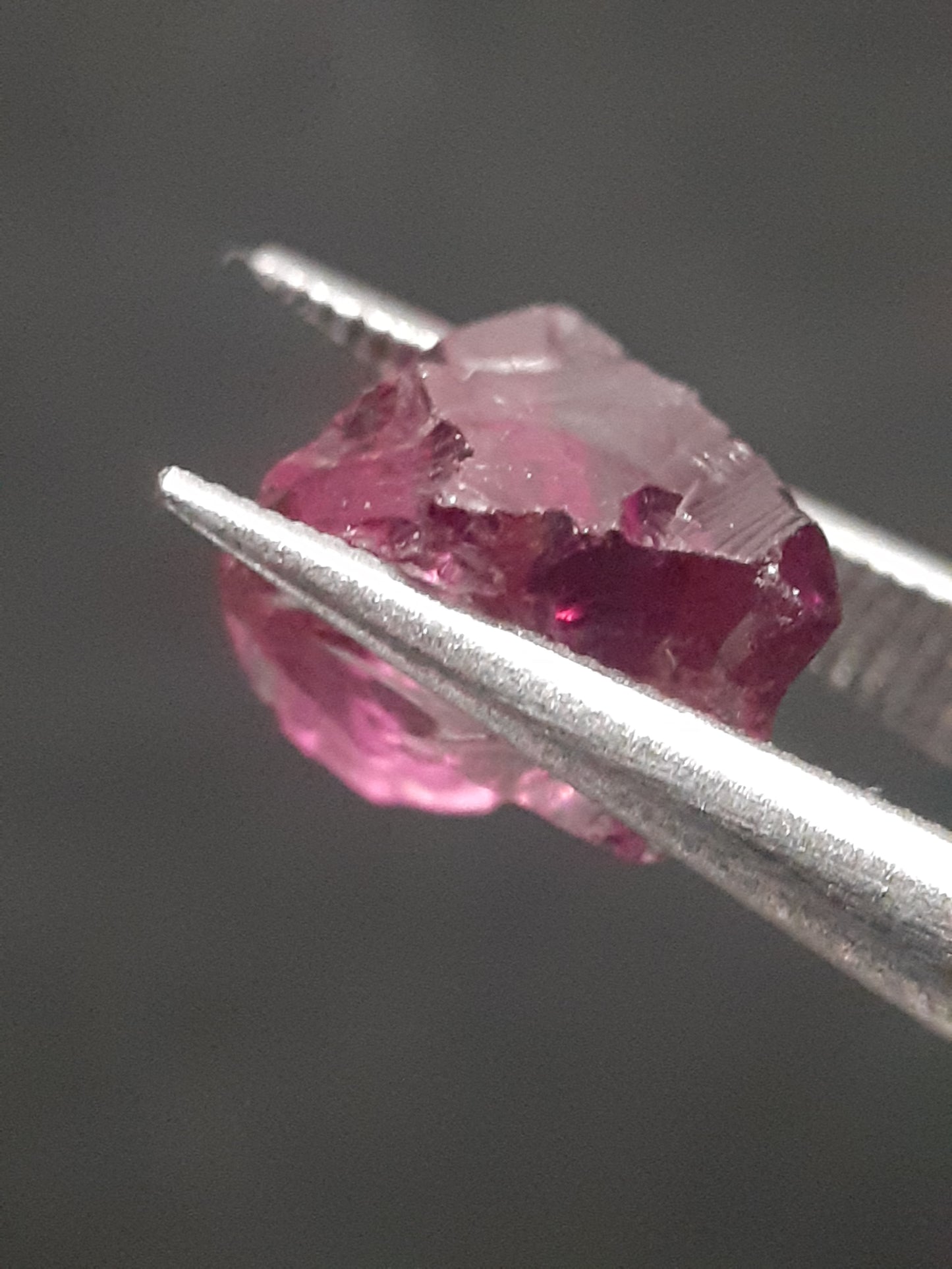 Natural Rhodolite Garnet - 2.074 ct - Rough Garnet for faceting - unheated - purplish pink