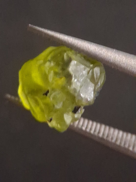 Natural Green Peridot - 2.189 ct - rough gemstone - for faceting - good color and luster - Natural Gems Belgium