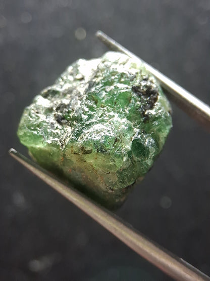 Rough Emerald - 15.870 ct - green rough emerald crystal - Natural Gems Belgium