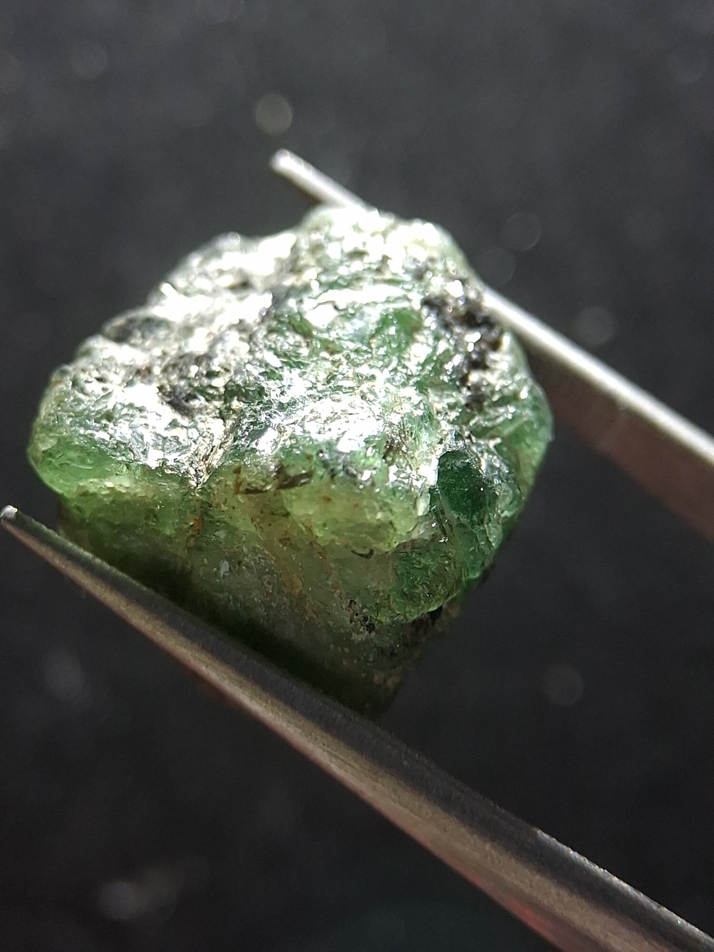 Rough Emerald - 15.870 ct - green rough emerald crystal - Natural Gems Belgium