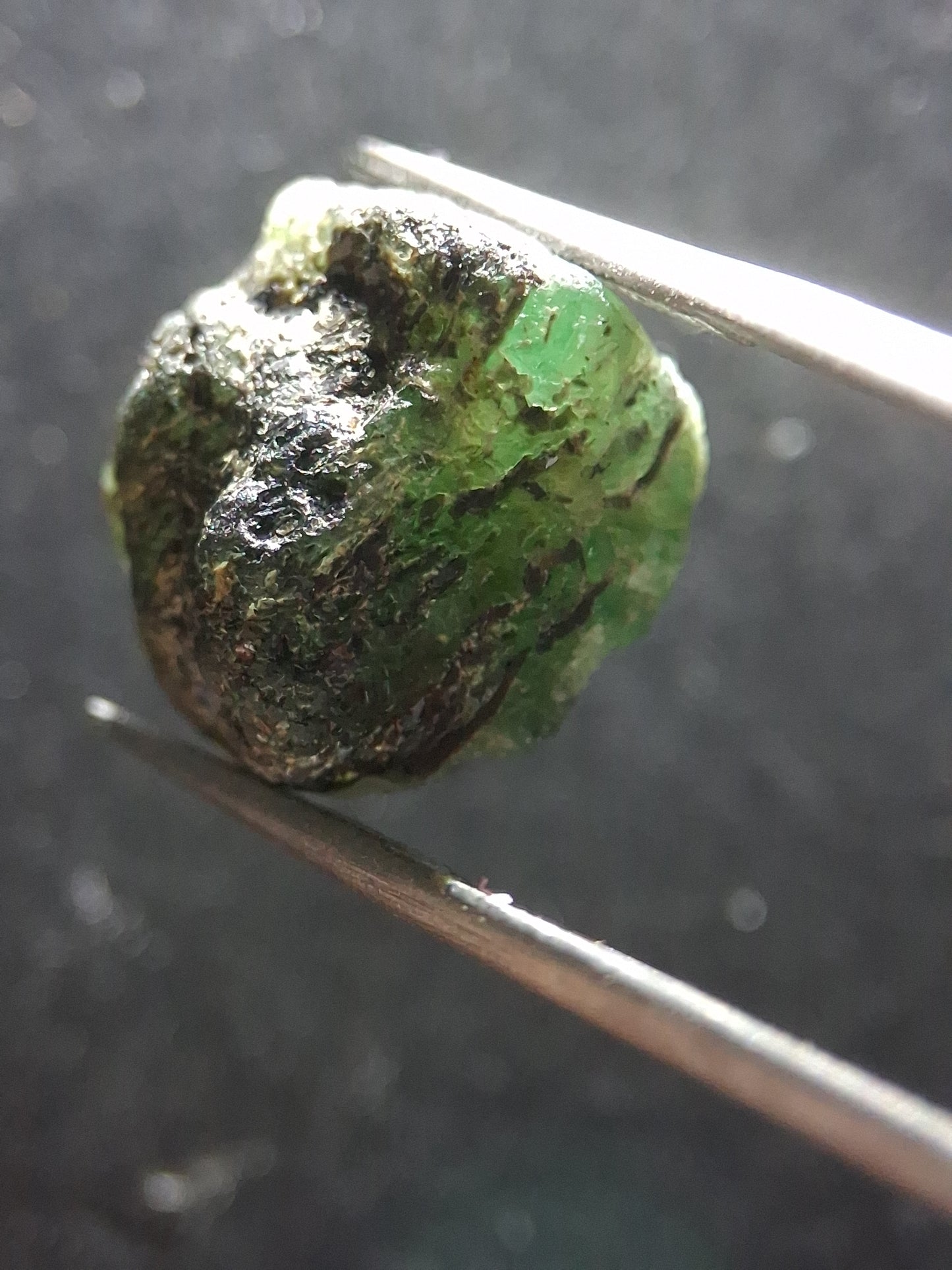 Rough Emerald - 15.870 ct - green rough emerald crystal - Natural Gems Belgium