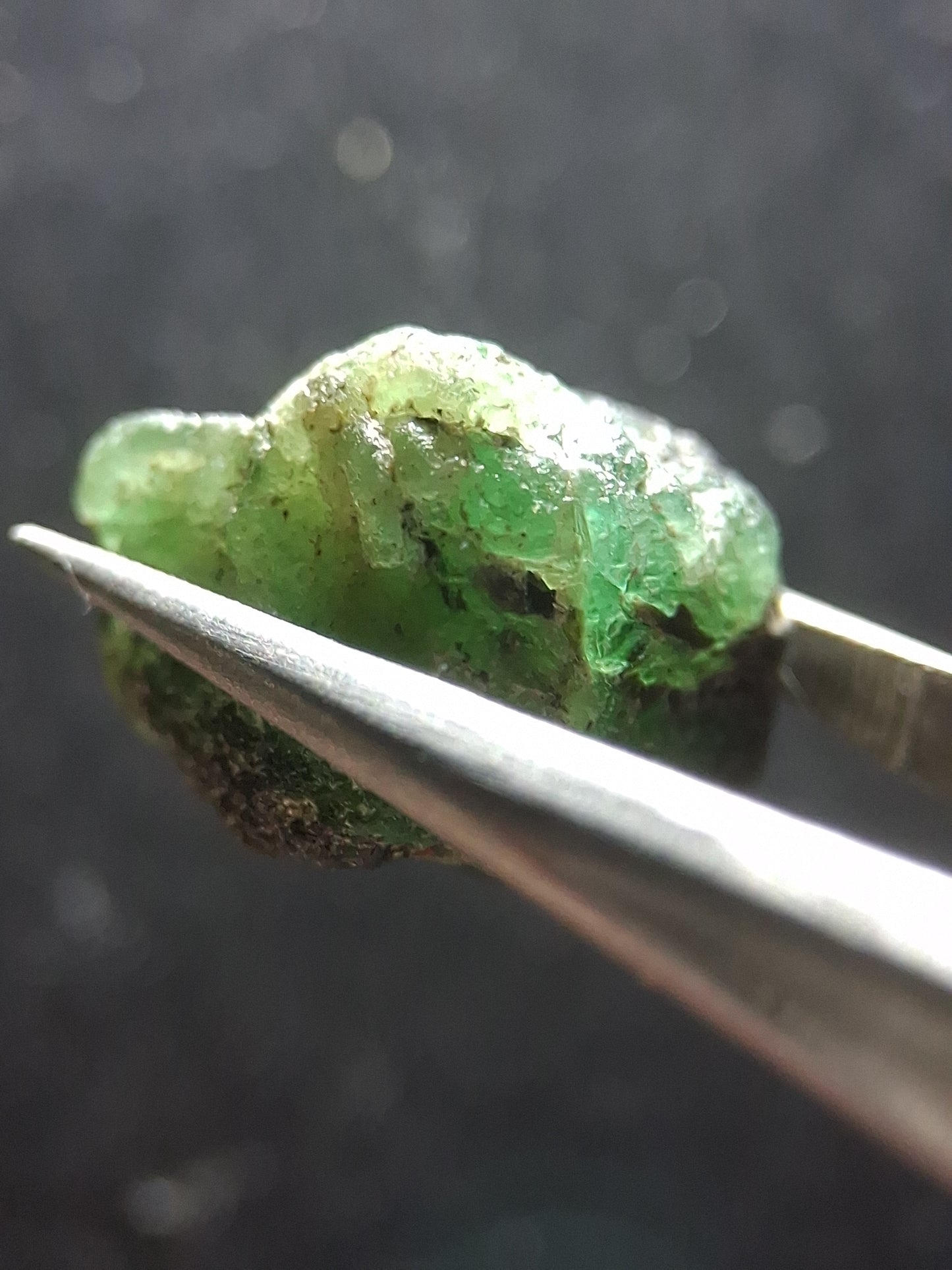 Rough Emerald - 15.870 ct - green rough emerald crystal - Natural Gems Belgium