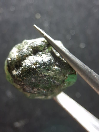 Rough Emerald - 15.870 ct - green rough emerald crystal - Natural Gems Belgium