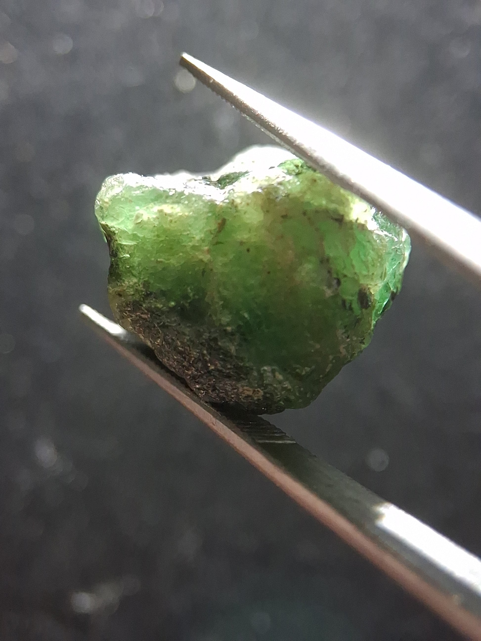 Rough Emerald - 15.870 ct - green rough emerald crystal - Natural Gems Belgium
