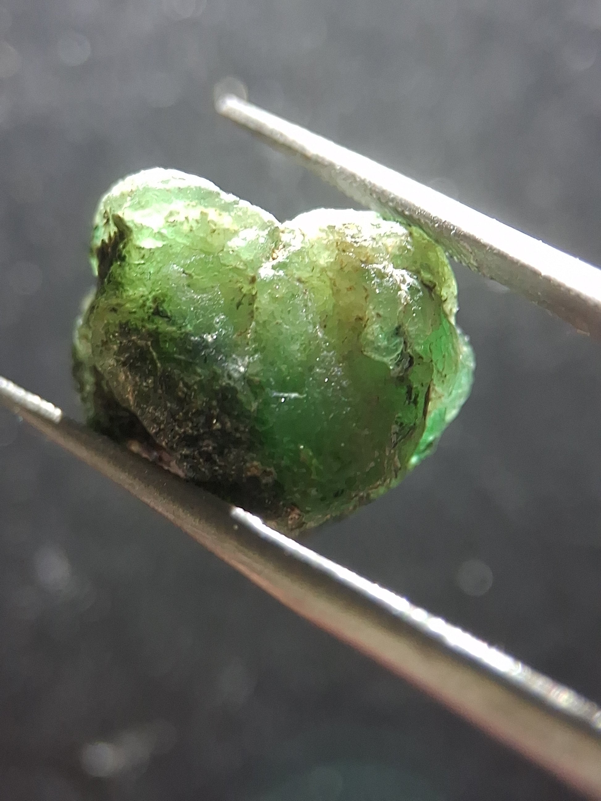 Rough Emerald - 15.870 ct - green rough emerald crystal - Natural Gems Belgium