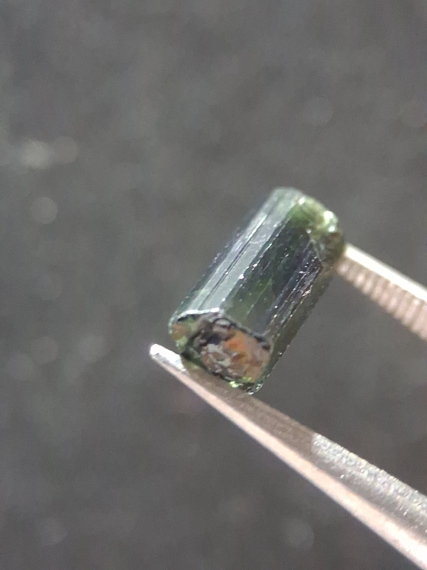 Rough tourmaline - for faceting or rough gemstone jewelry - 1.585 ct - green verdelite - Natural Gems Belgium