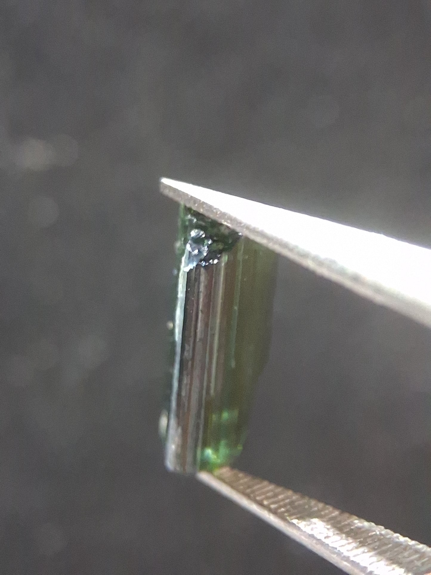 Rough tourmaline - for faceting or rough gemstone jewelry - 1.585 ct - green verdelite - Natural Gems Belgium