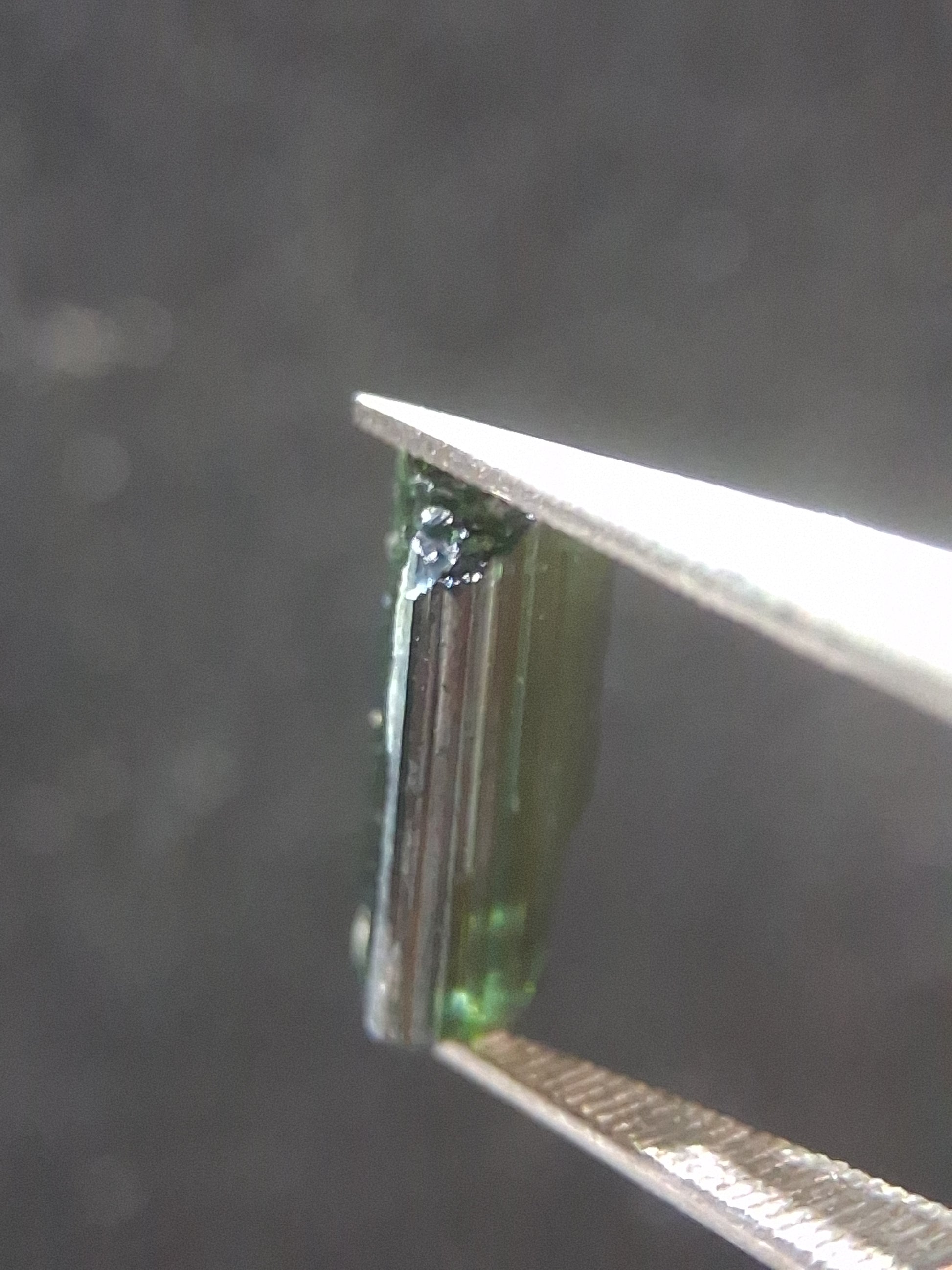 Rough tourmaline - for faceting or rough gemstone jewelry - 1.585 ct - green verdelite - Natural Gems Belgium