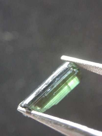 Rough tourmaline - for faceting or rough gemstone jewelry - 1.585 ct - green verdelite - Natural Gems Belgium