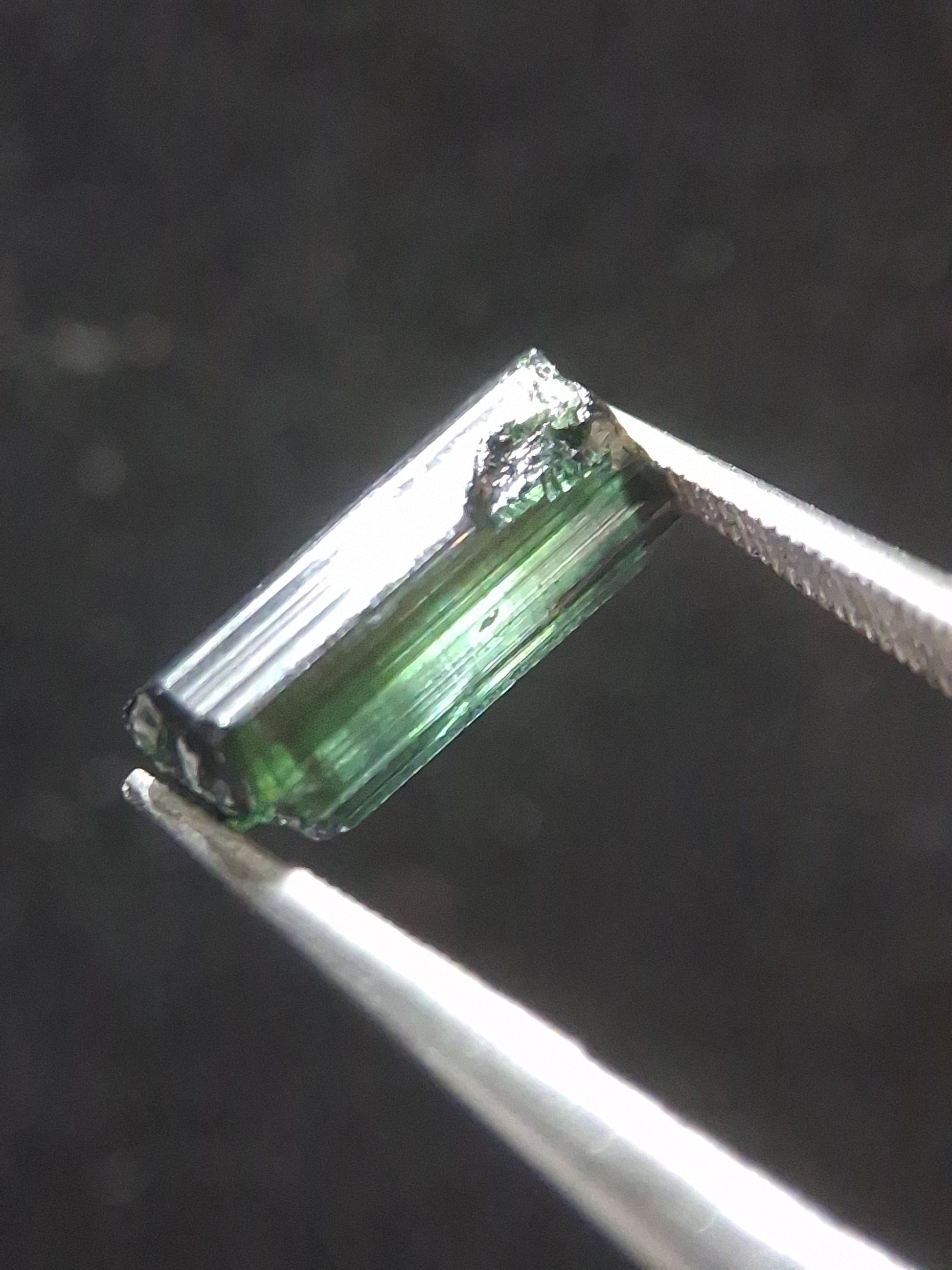 Rough tourmaline - for faceting or rough gemstone jewelry - 1.585 ct - green verdelite - Natural Gems Belgium