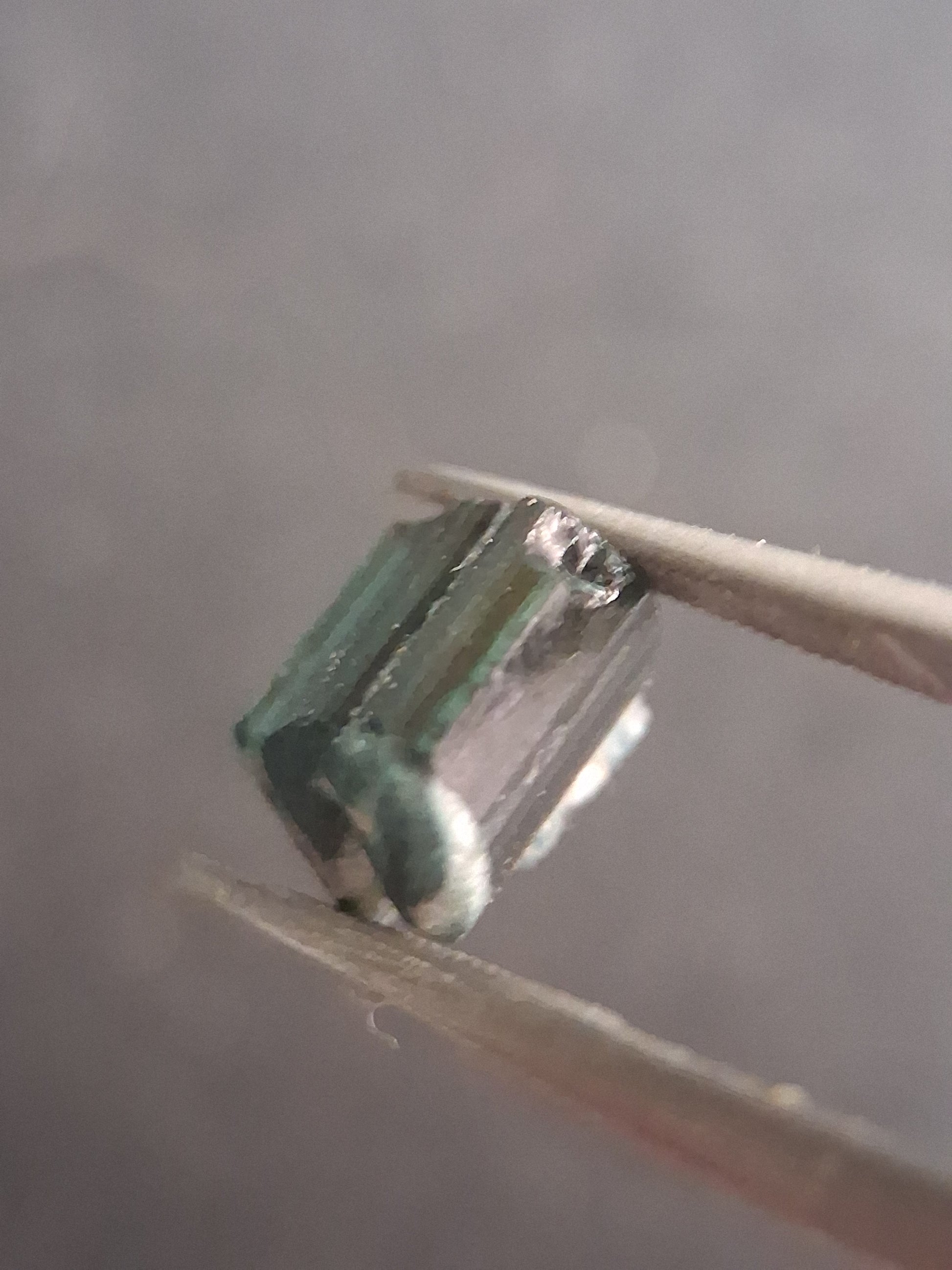 Rough tourmaline - for faceting or rough gemstone jewelry - 2.801 ct - deep green to bluish green - Natural Gems Belgium