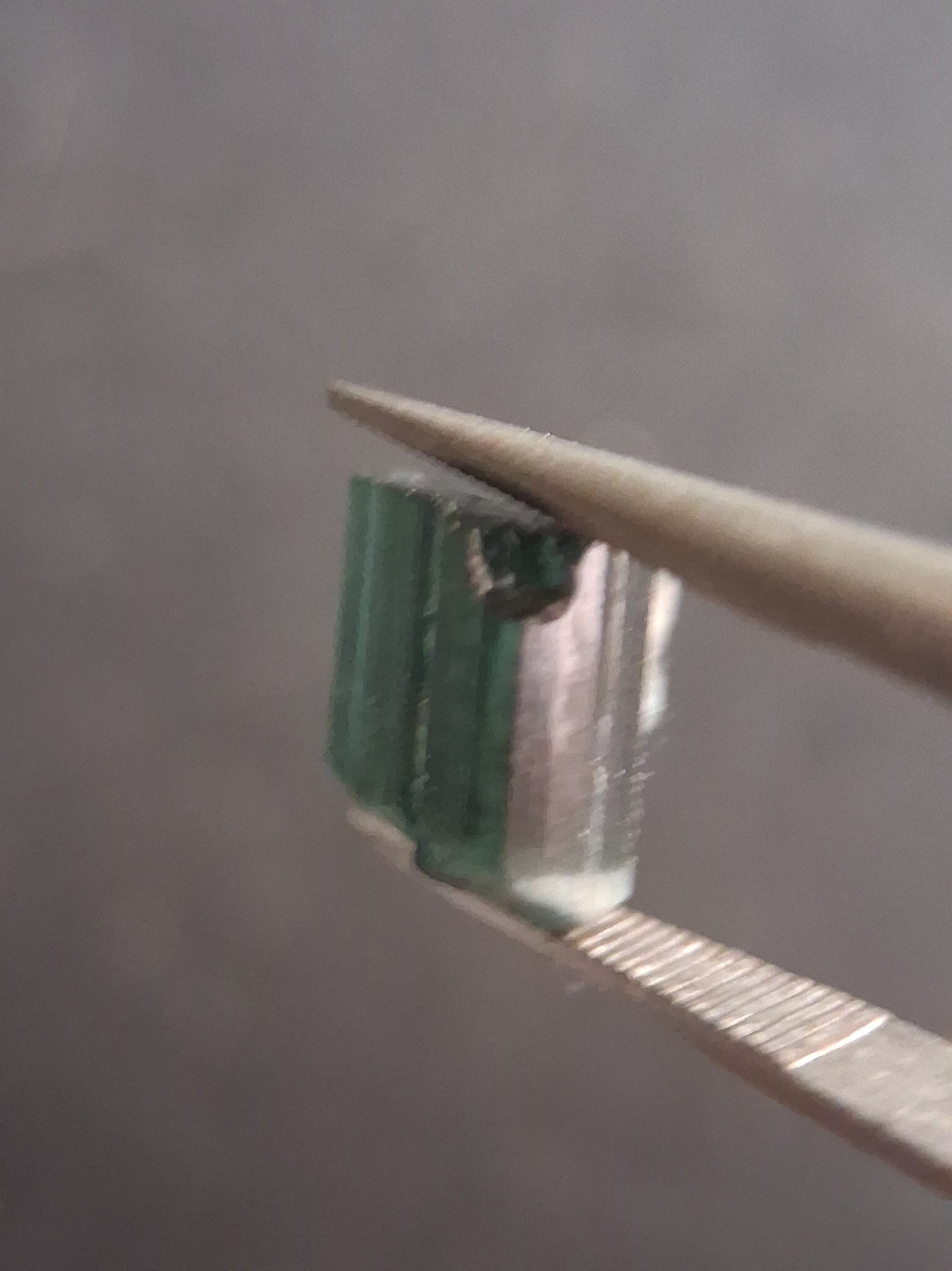 Rough tourmaline - for faceting or rough gemstone jewelry - 2.801 ct - deep green to bluish green - Natural Gems Belgium