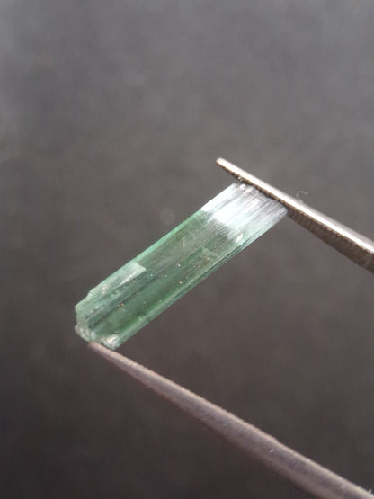 Rough tourmaline - for faceting or rough gemstone jewelry - 1.640 ct - bicolor - Natural Gems Belgium
