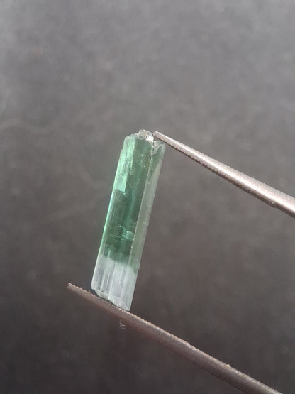 Rough tourmaline - for faceting or rough gemstone jewelry - 1.640 ct - bicolor - Natural Gems Belgium