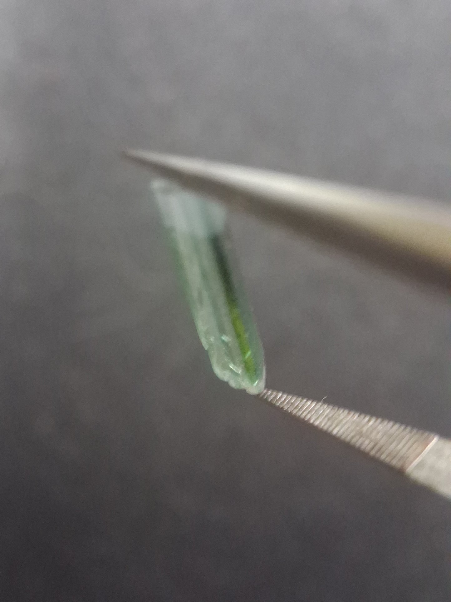 Rough tourmaline - for faceting or rough gemstone jewelry - 1.640 ct - bicolor - Natural Gems Belgium