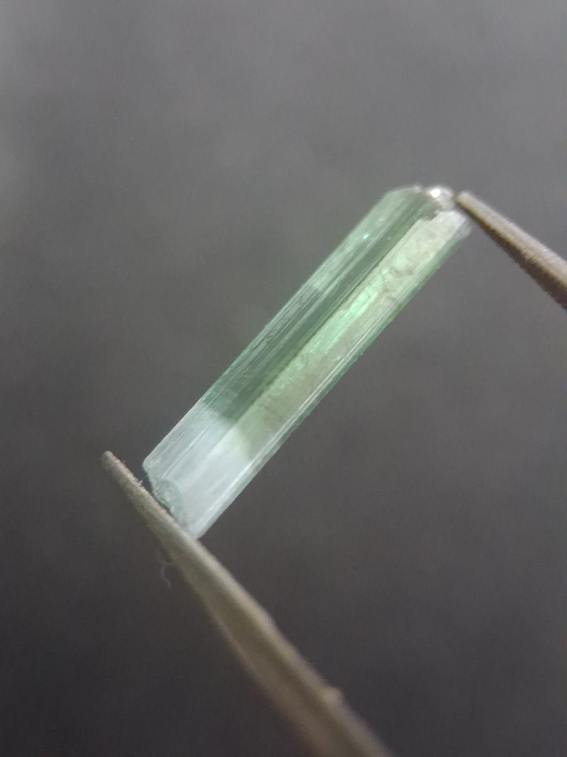 Rough tourmaline - for faceting or rough gemstone jewelry - 1.640 ct - bicolor - Natural Gems Belgium