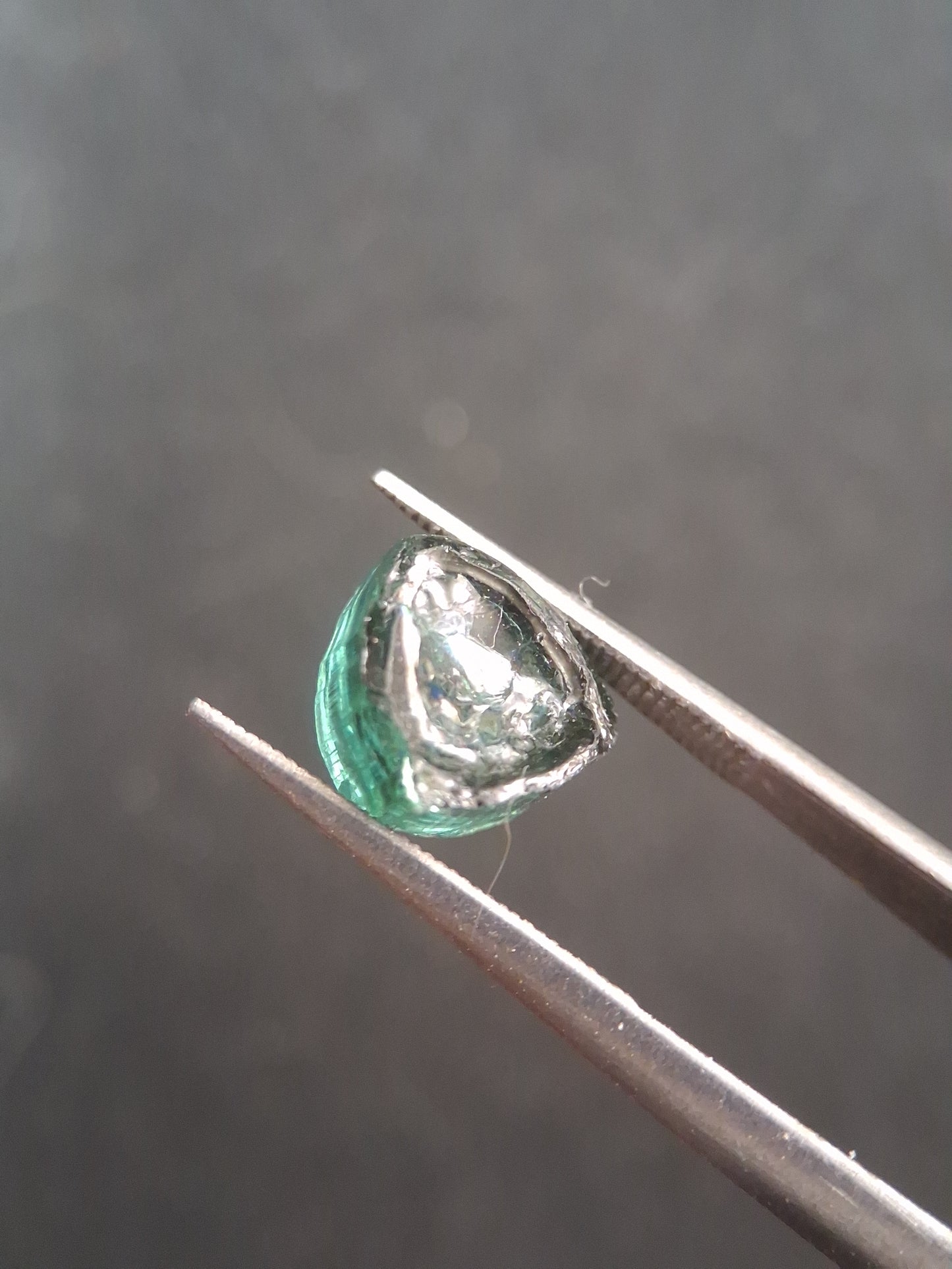Rough tourmaline - for faceting or rough gemstone jewelry - 2.429 ct - greenish blue - Natural Gems Belgium